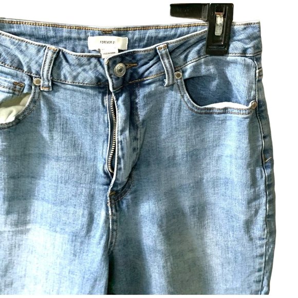 Forever 21 Womens Size 30 Straight Leg Light Wash Jeans Raw Hem Straight Leg - Picture 2 of 4